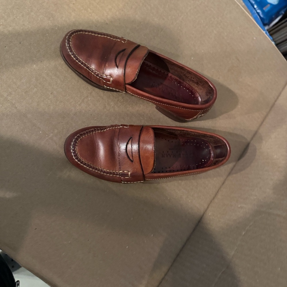 COLE HANN LEATHER LOAFERS SIZE 7
Women’s Nice Condition! - Picture 11 of 11